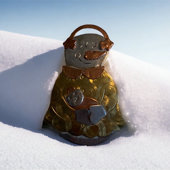 Mixed metal artisan made snowman pin - Picture 1 of 5